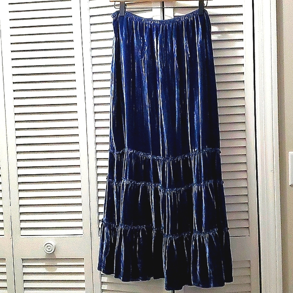 Chico's women's size 1 (medium) Long Maxi blue velvet Ruffled Skirt